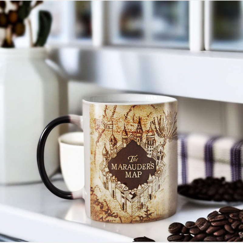 caneca-harry-potter-preta-com-textura-do-mapa-do-maroto